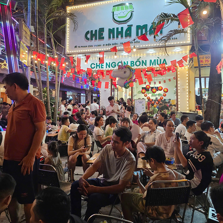 Reviews Chè Nhà Mây Thanh Hóa: Điểm hẹn ăn vặt “Mặn Ngọt Đủ Đầy” ngay trung tâm phố thị