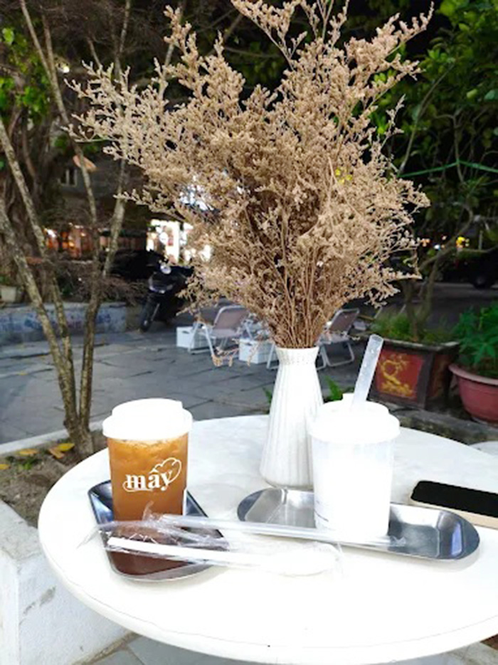 Review Mây Phan Bội Châu – quán cà phê, trà sữa có hai không gian